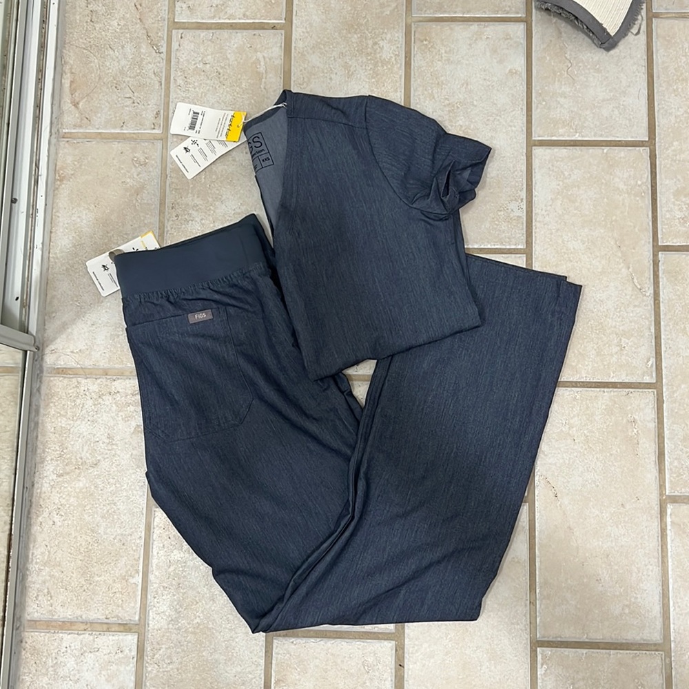 Figs scrubs set NWT